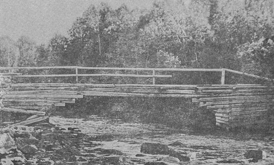 5. Консольно-балочный однопролетный мост из бруса в с. Гридино, Карелия. Русские деревянные мосты