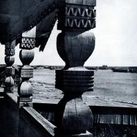 Столбы крыльца Покровской церкви. Фото А. А. Александрова